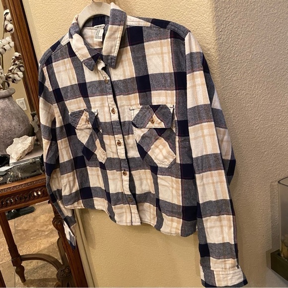 FOREVER 21 Women Plaid Flannel Button Cropped Top Size Medium - Picture 2 of 7